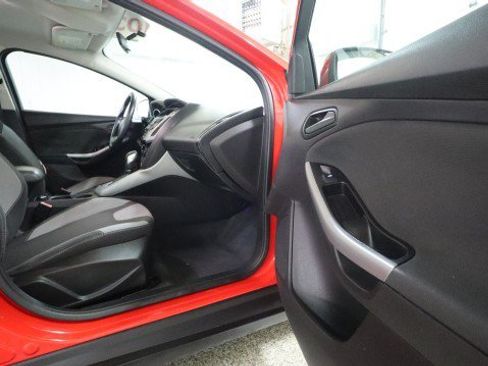 Used 2012 Ford Focus SE w/ SE Sport Pkg FWD image 10