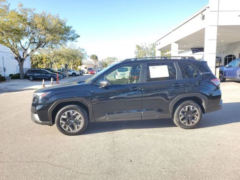 Used 2025 Subaru Forester Premium image 2