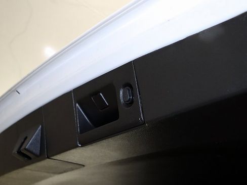 Used 2019 Cadillac Escalade Premium Luxury image 34