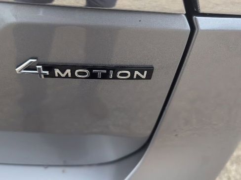 Used 2024 Volkswagen Atlas SE AWD/4WD image 19