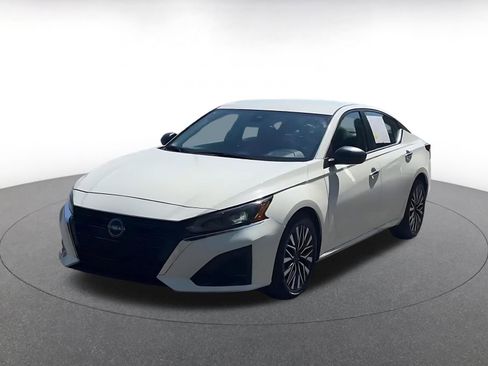 Used 2025 Nissan Altima 2.5 SV FWD image 7