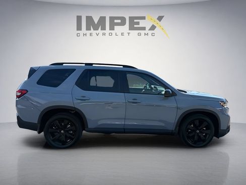 Used 2025 Honda Pilot Black Edition image 6