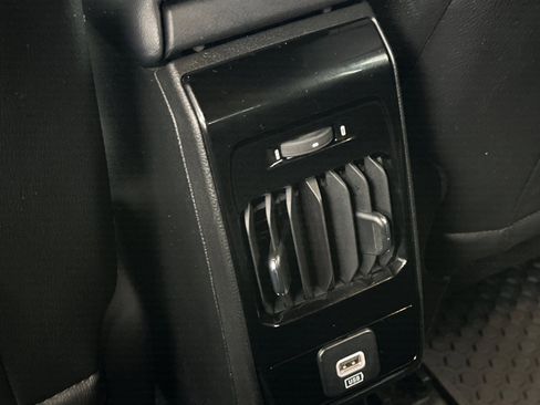 Used 2024 Jeep Compass Trailhawk image 13