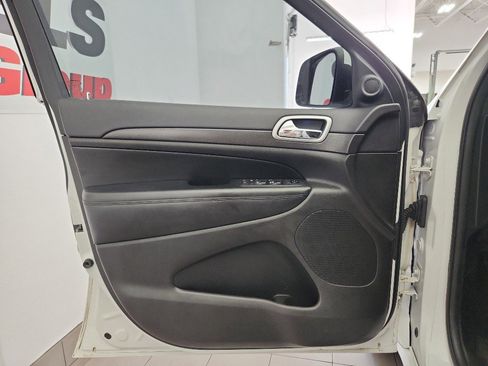 Used 2018 Jeep Grand Cherokee Altitude image 8