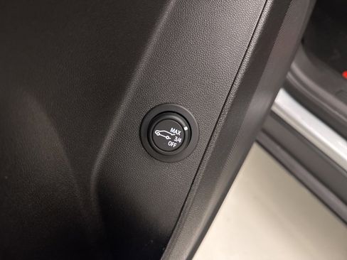 Used 2023 Chevrolet Equinox LT image 30