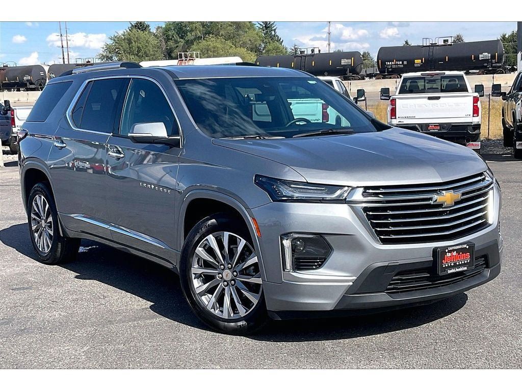 Used 2023 Chevrolet Traverse Premier FWD image 2