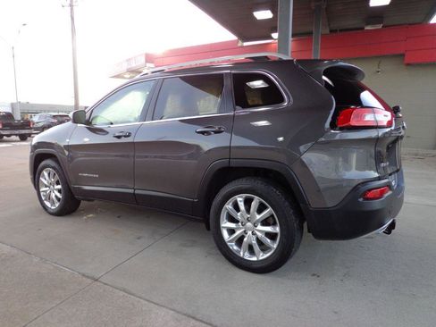 Used 2017 Jeep Cherokee Limited image 6