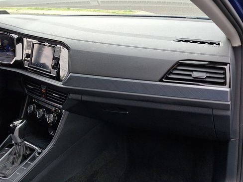 Used 2024 Volkswagen Jetta SE FWD image 10