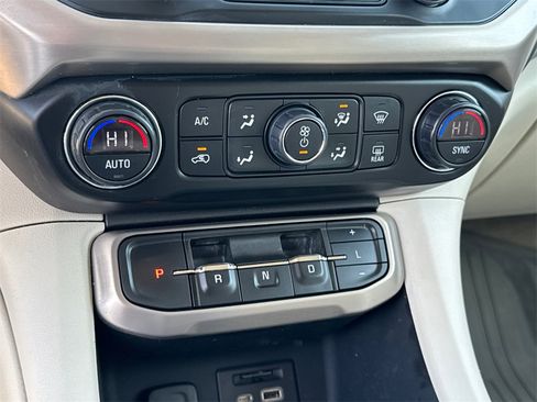 Used 2022 GMC Acadia Denali w/ Denali Technology Package image 31