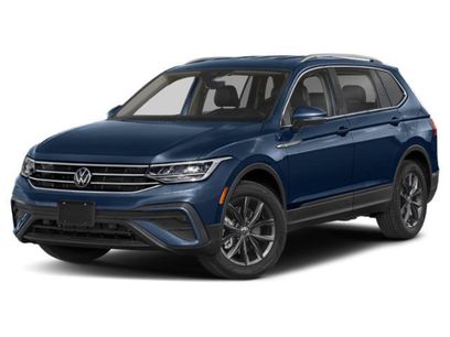 Used 2023 Volkswagen Tiguan SE w/ Panoramic Sunroof Package