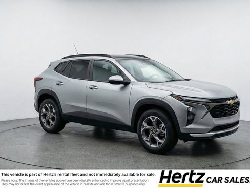 Used 2025 Chevrolet Trax LT FWD image 1