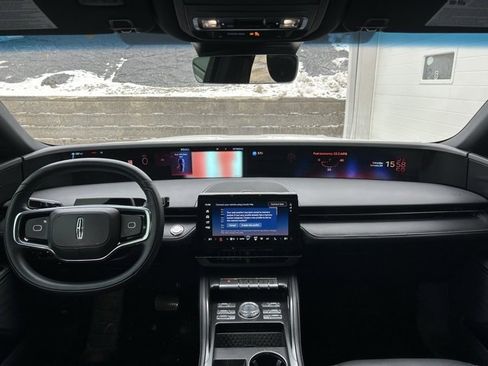 Used 2024 Lincoln Nautilus Premier w/ Jet Appearance Package image 10