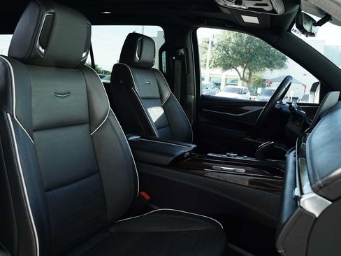Used 2023 Cadillac Escalade ESV Premium Luxury w/ Performance Package AWD/4WD image 36