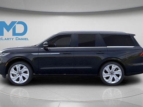 New 2025 Lincoln Navigator Reserve AWD/4WD image 18