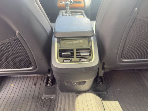 Certified 2022 Volvo XC90 T6 Momentum w/ Advanced Package image 35