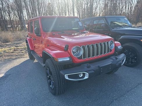 Used 2025 Jeep Wrangler Unlimited Sahara image 3