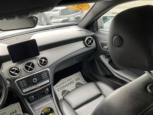 Used 2018 Mercedes-Benz GLA 250 4MATIC image 19