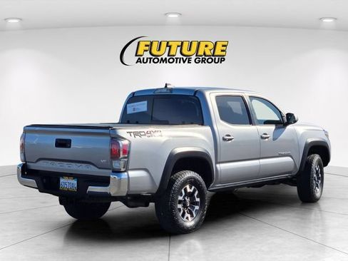 Certified 2021 Toyota Tacoma TRD Off-Road AWD/4WD image 5