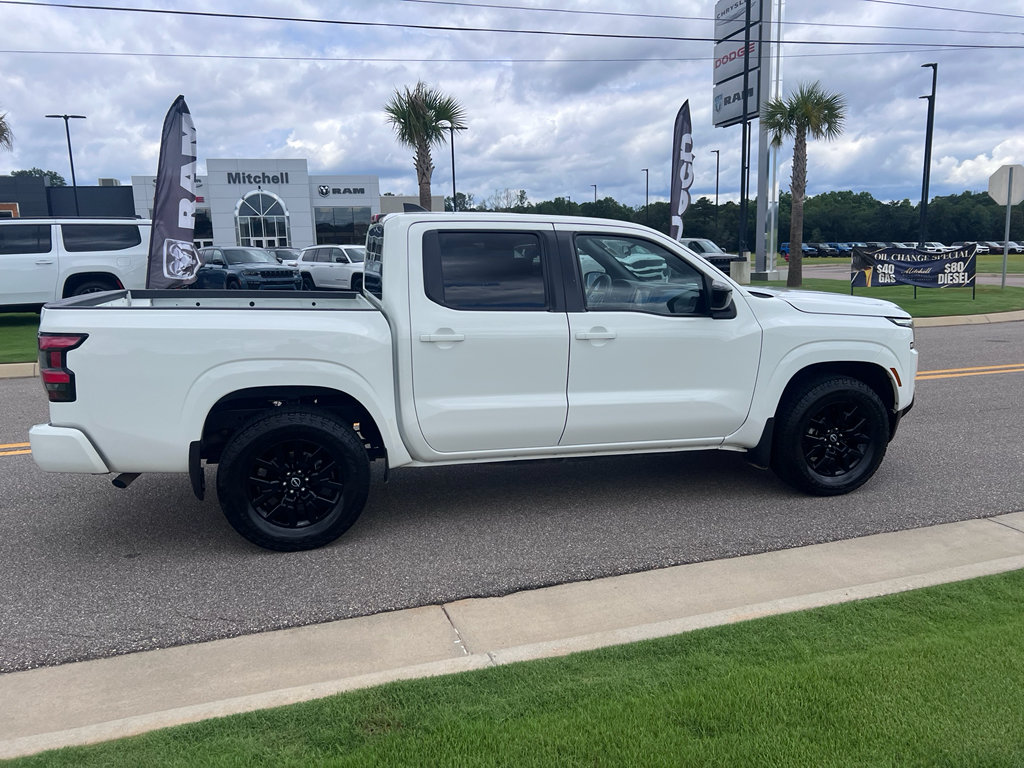 Used 2023 Nissan Frontier SV w/ Midnight Edition Package RWD image 2