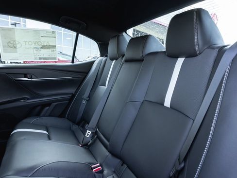 New 2026 Toyota Camry Hybrid FWD image 10