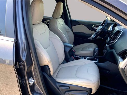 Used 2018 Jeep Cherokee Limited FWD image 7
