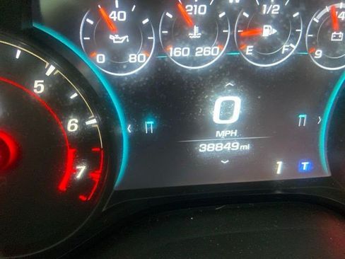 Used 2017 Chevrolet Camaro SS RWD image 7