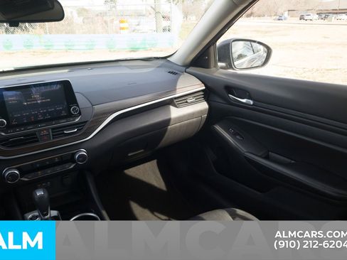 Used 2024 Nissan Altima 2.5 SV image 18