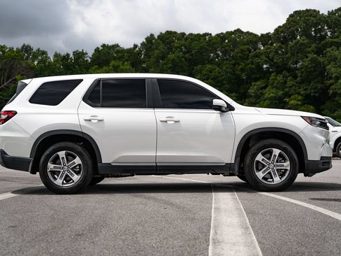 Used 2025 Honda Pilot EX-L image 8