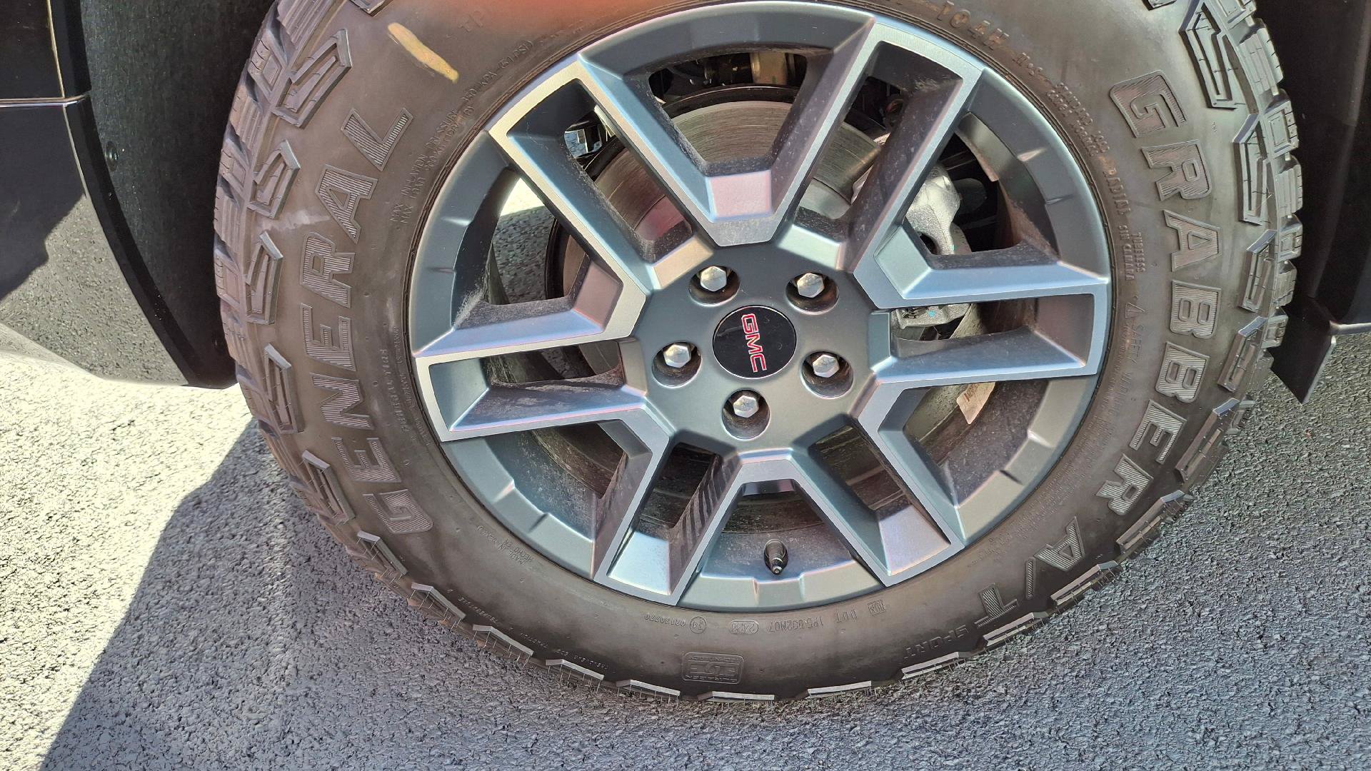 New 2027 GMC Terrain AT4 w/ Convenience Package III AWD/4WD image 17