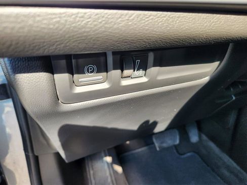 Used 2025 Cadillac XT4 Premium Luxury image 33