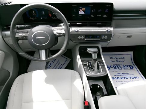 Used 2025 Hyundai Kona SEL FWD image 11
