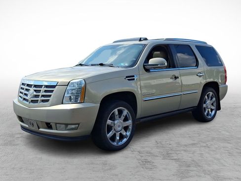 Used 2011 Cadillac Escalade Premium image 3