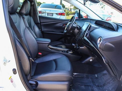 Used 2020 Toyota Prius Prime XLE image 16