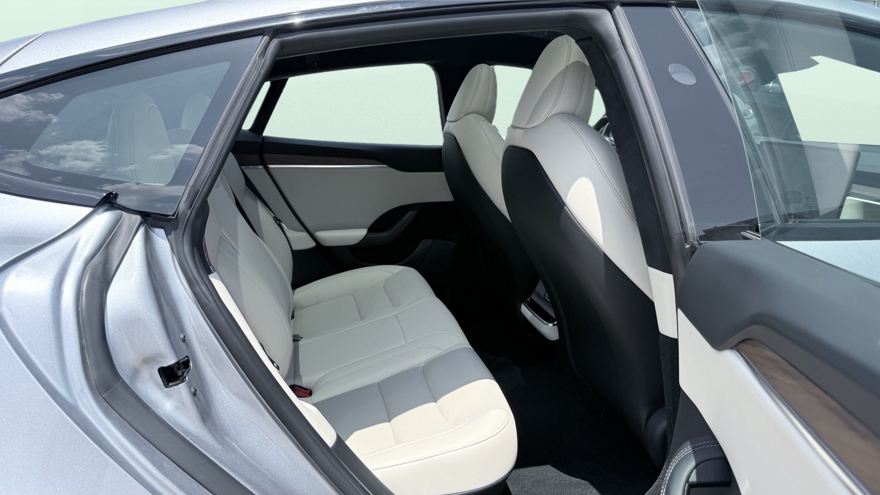 Used 2025 Tesla Model S AWD/4WD image 38