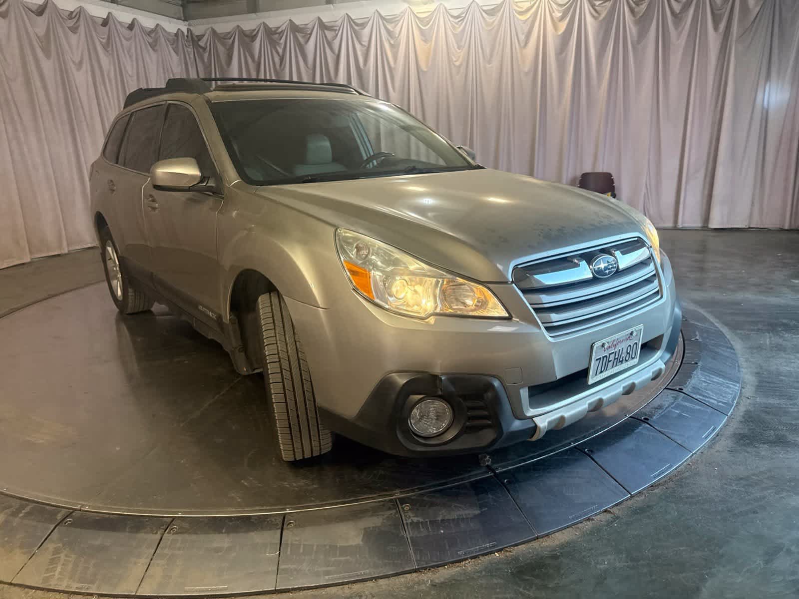 Used 2014 Subaru Outback 2.5i Limited w/ Moonroof Package AWD/4WD image 3