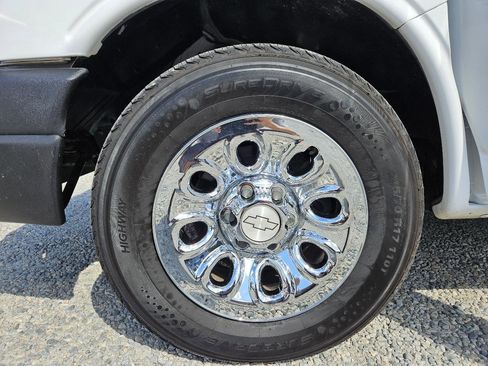 Used 2014 Chevrolet Express 1500 RWD image 48