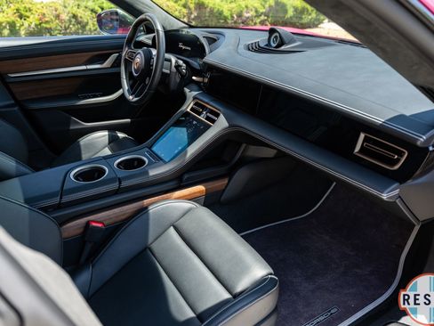 Used 2022 Porsche Taycan Turbo S image 9