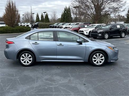 Used 2023 Toyota Corolla LE image 3