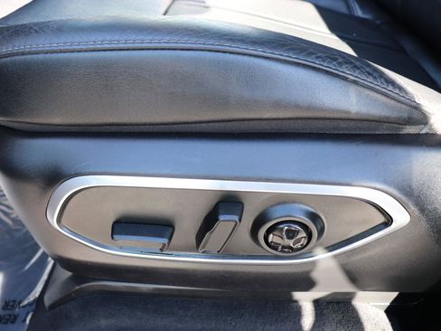 Used 2024 Jeep Wagoneer Series III AWD/4WD image 59