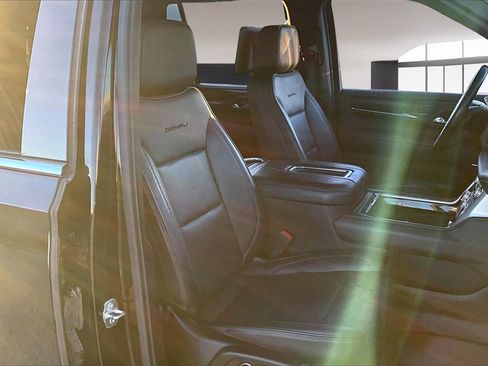 Used 2021 GMC Yukon Denali w/ Denali Premium Package image 7