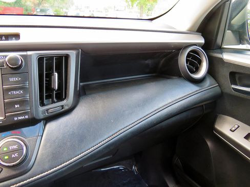 Used 2018 Toyota RAV4 XLE w/ Plus Extra Value Package image 31