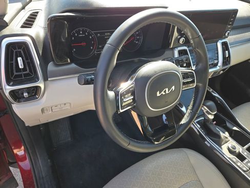 Used 2022 Kia Sorento SX image 9