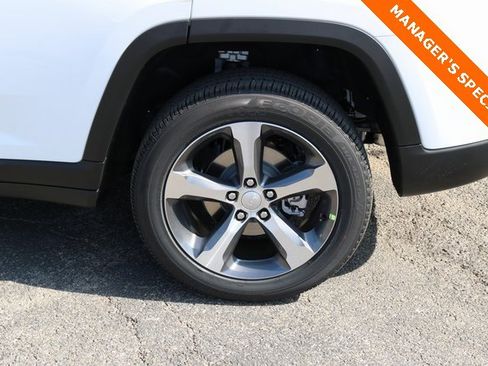 New 2025 Jeep Grand Cherokee Limited w/ Luxury Tech Group II image 9