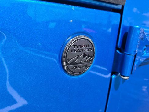 Used 2025 Jeep Wrangler Sport AWD/4WD image 11