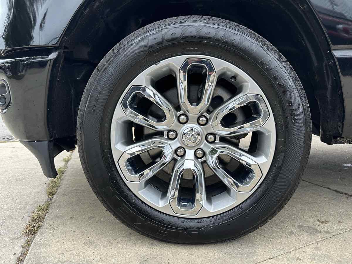 Used 2023 RAM 1500 Laramie AWD/4WD image 9