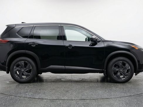 Used 2025 Nissan Rogue SV FWD image 11