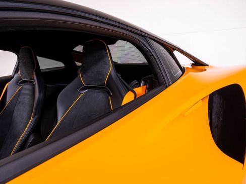 Used 2024 McLaren Artura RWD image 14