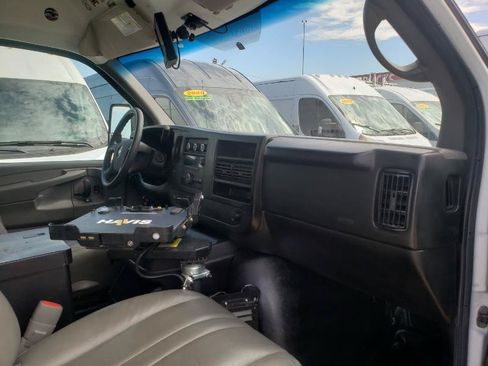 Used 2010 Chevrolet Express 3500 Extended RWD image 17