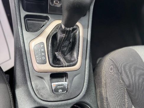 Used 2016 Jeep Cherokee Sport FWD image 15