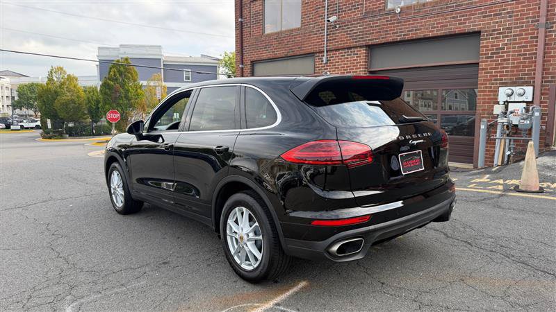 Used 2016 Porsche Cayenne AWD/4WD image 17